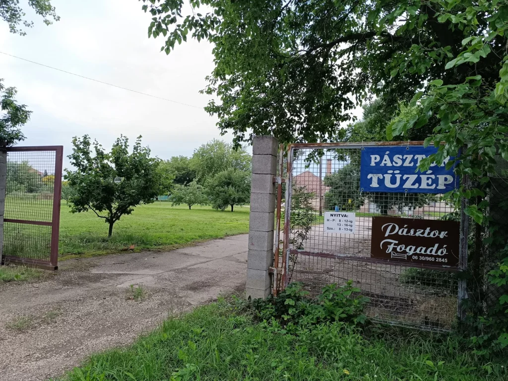 bejárat pásztor tüzép